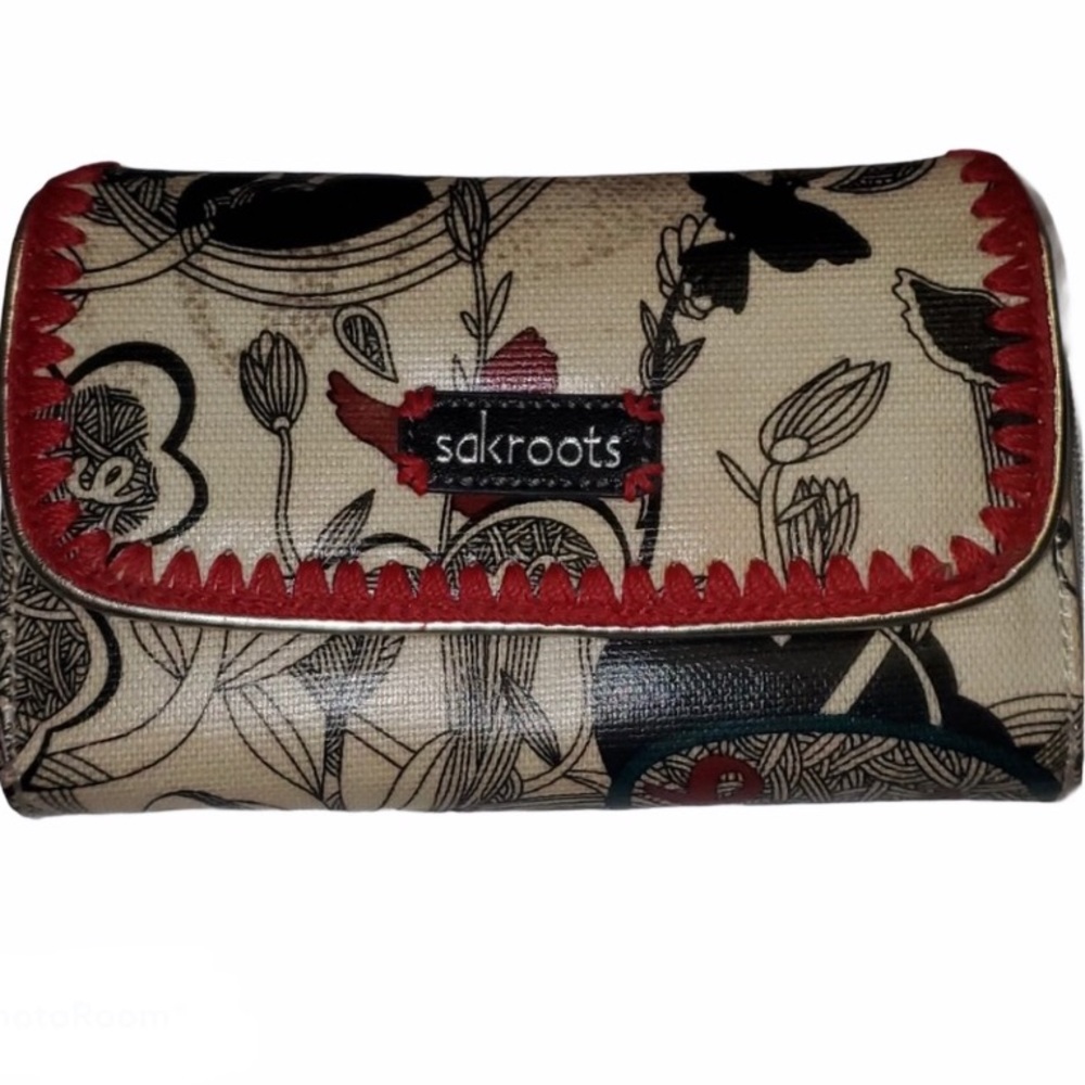 SakRoots wallet with zip and snap compartments